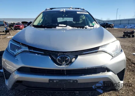 2017 Toyota Rav4 Le z USA, uszkodzony, nr VIN 2T3BFREV2HW608643